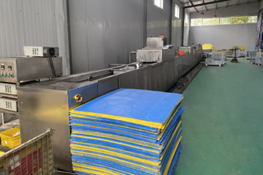 Ultrasonic cleaning line